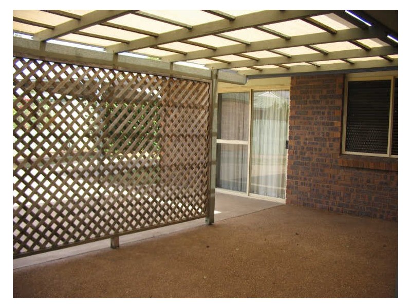 17 Eubar Pl, Emerald QLD 4720