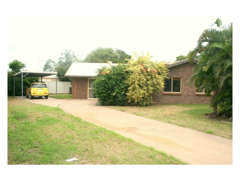 17 Eubar Pl, Emerald QLD 4720
