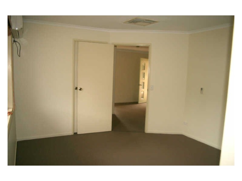 17 Eubar Pl, Emerald QLD 4720
