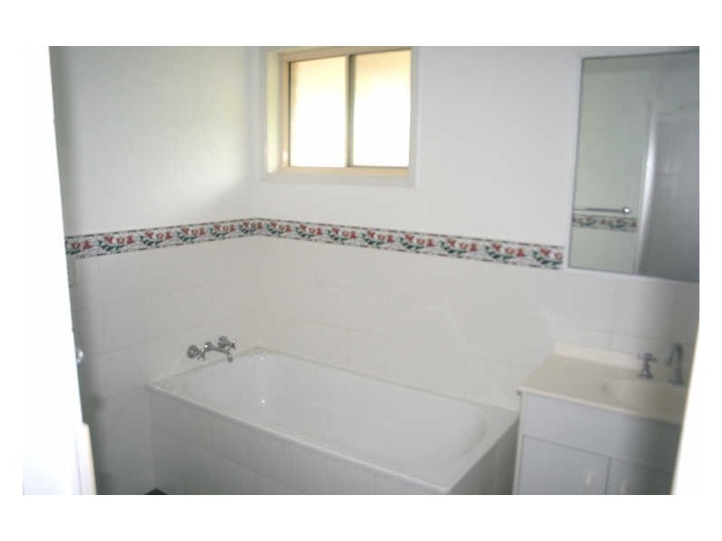 17 Eubar Pl, Emerald QLD 4720