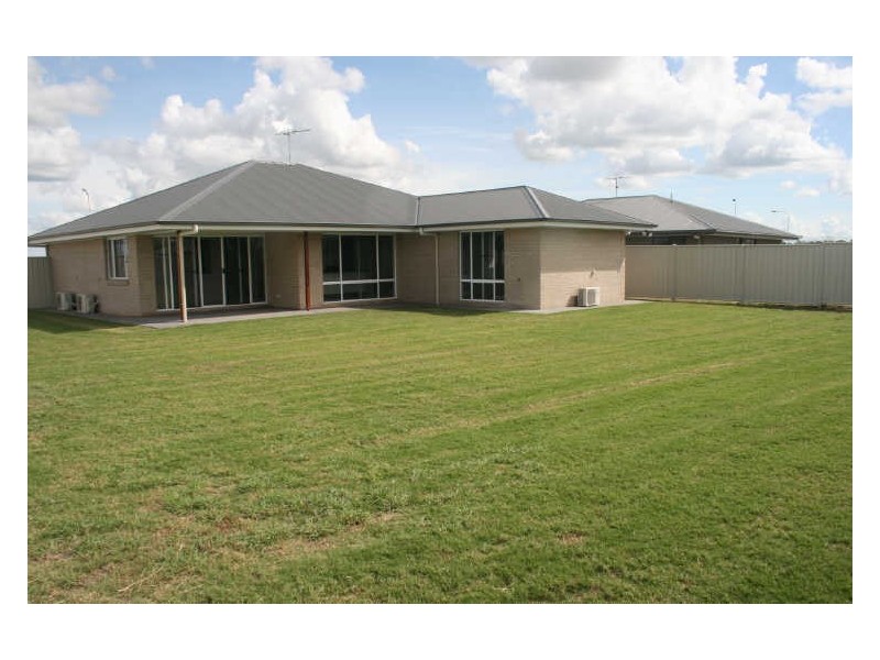 42 Mayfair Drive, Emerald QLD 4720