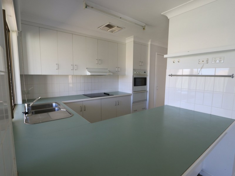 24 Jacqueline Drive, Emerald QLD 4720