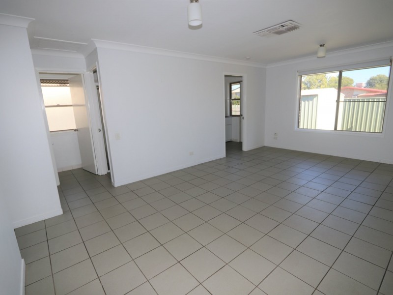 24 Jacqueline Drive, Emerald QLD 4720