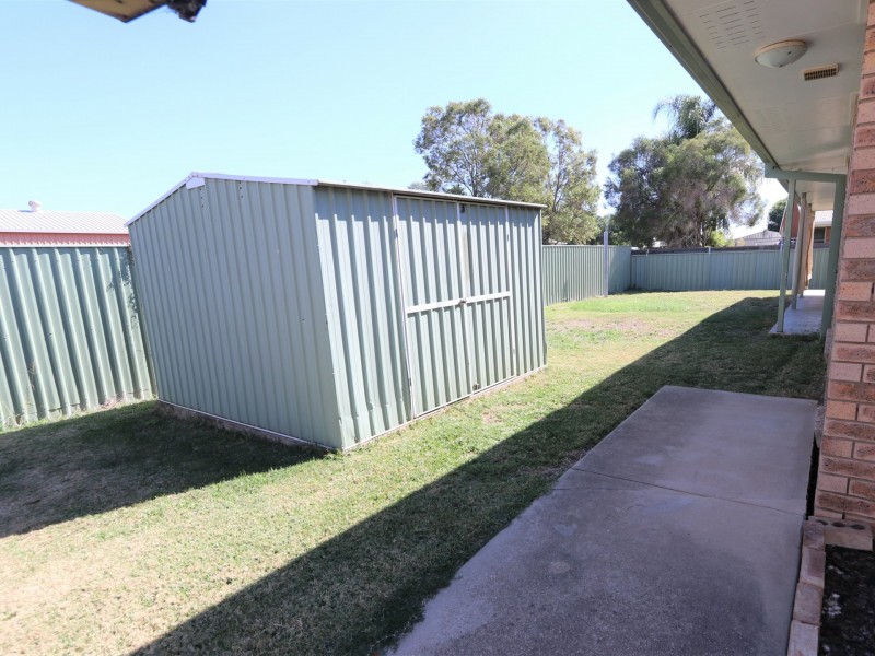 24 Jacqueline Drive, Emerald QLD 4720