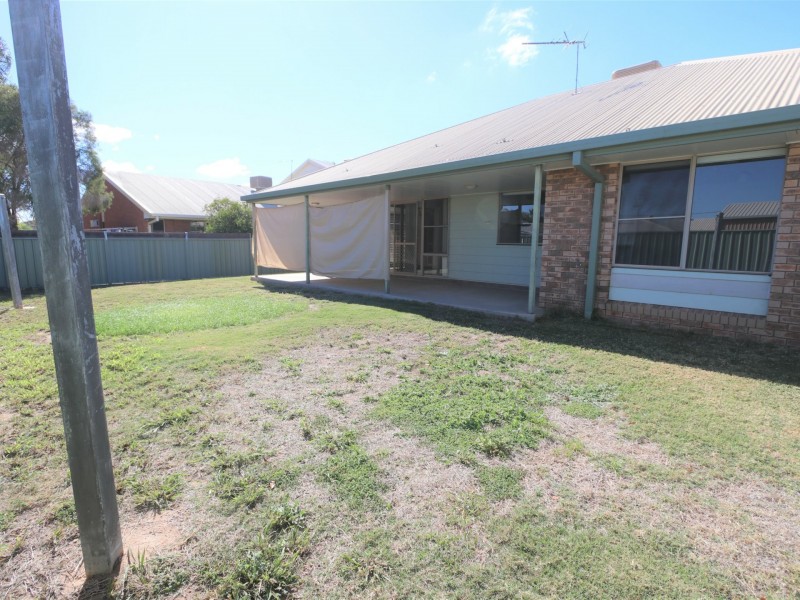 24 Jacqueline Drive, Emerald QLD 4720