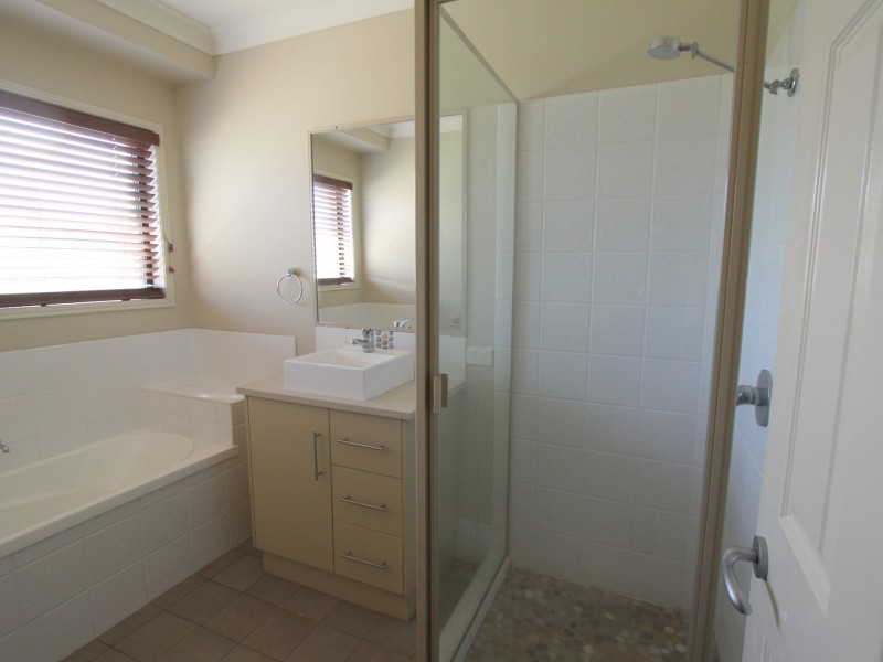 7 Carrington Place, Emerald QLD 4720