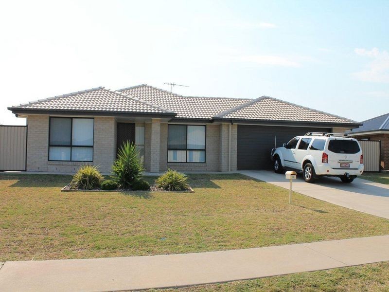 11 Mitchell Street, Emerald QLD 4720