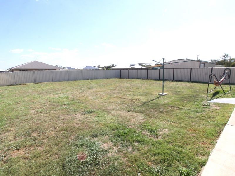 77 Mayfair Drive, Emerald QLD 4720