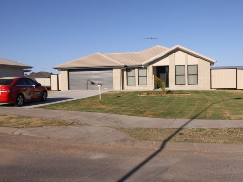 54 Mayfair Drive, Emerald QLD 4720