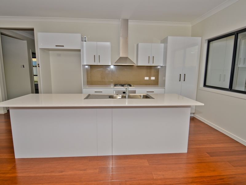 5 Ivers Place, Emerald QLD 4720