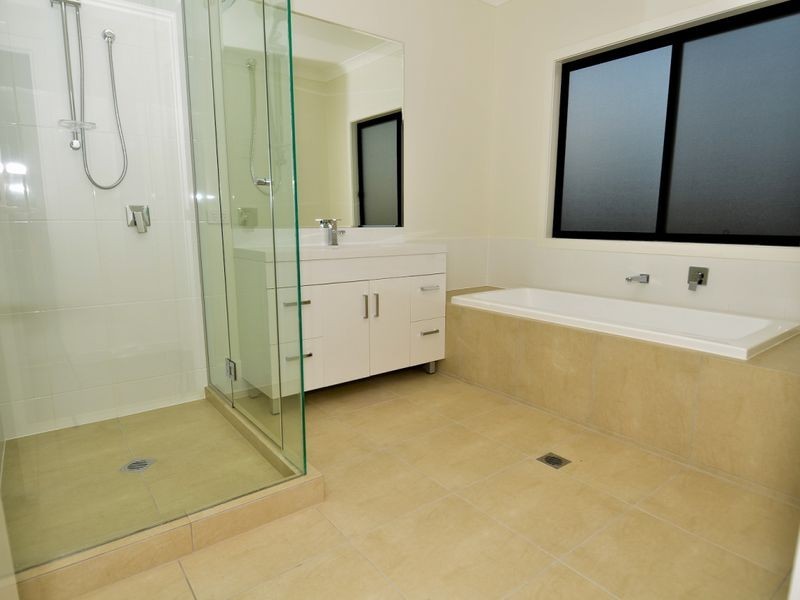 5 Ivers Place, Emerald QLD 4720