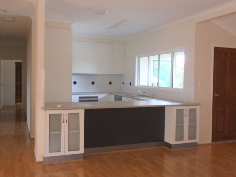 7 Thomas Place, Emerald QLD 4720