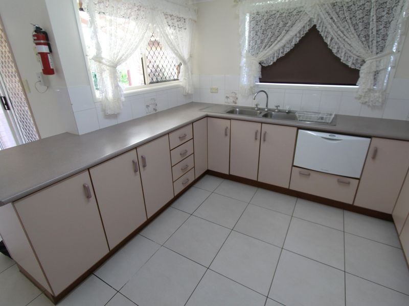 8 Edmonston Drive, Emerald QLD 4720