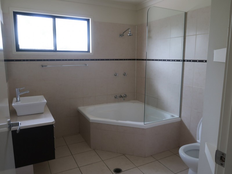 Unit 1/68 Moody Street, Emerald QLD 4720