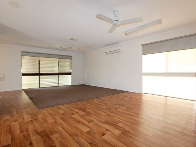 19 Mellish Crescent, Emerald QLD 4720