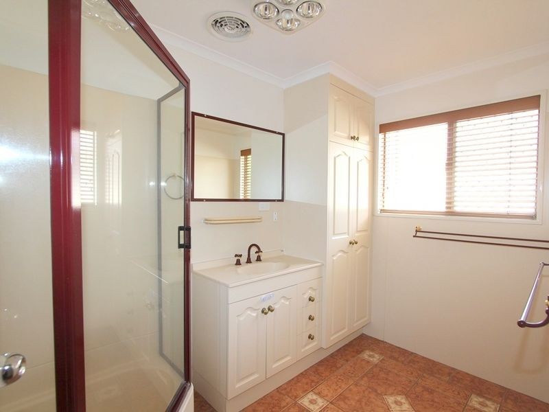 19 Mellish Crescent, Emerald QLD 4720