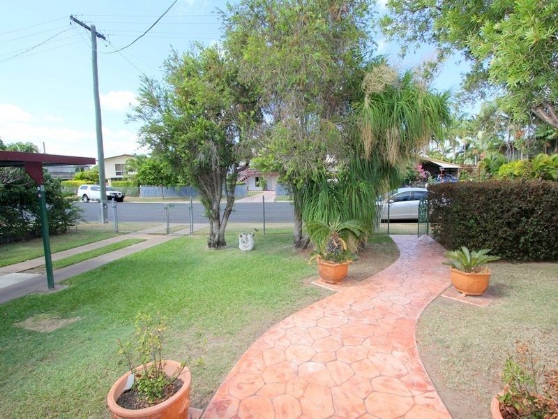 19 Mellish Crescent, Emerald QLD 4720