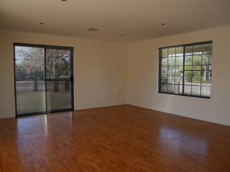 9 Bauhinia Ct, Emerald QLD 4720