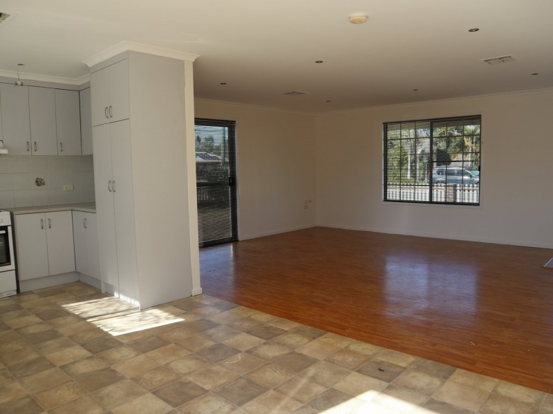 9 Bauhinia Ct, Emerald QLD 4720