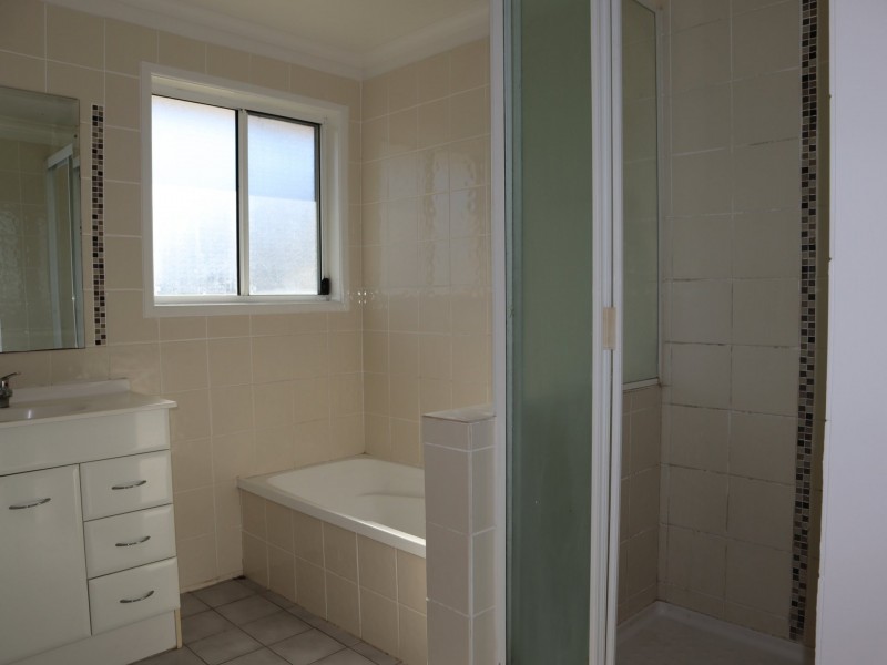 9 Bauhinia Ct, Emerald QLD 4720