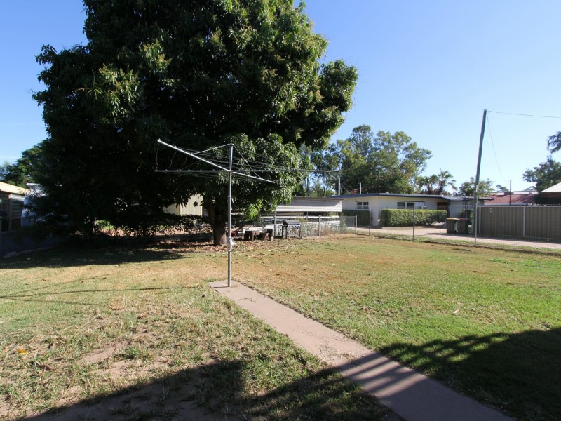 57 Roberts St, Emerald QLD 4720