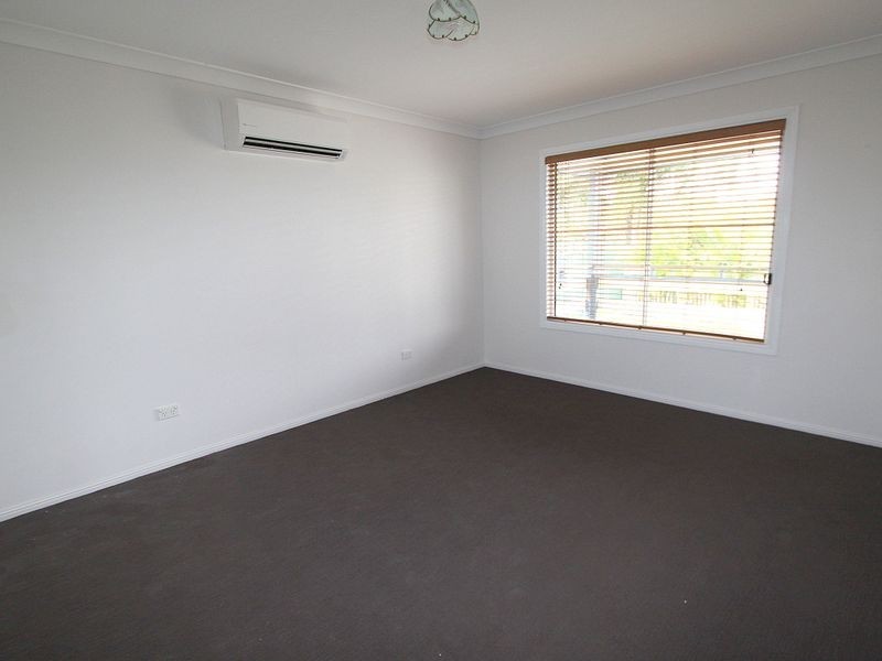 Unit 4/87 Roberts Street, Emerald QLD 4720