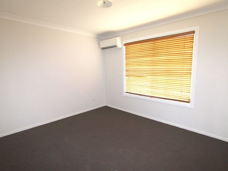 Unit 4/87 Roberts Street, Emerald QLD 4720