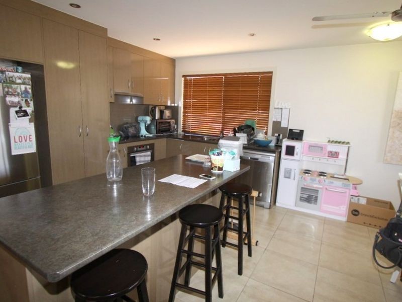 2/16 Lakeside Drive, Emerald QLD 4720