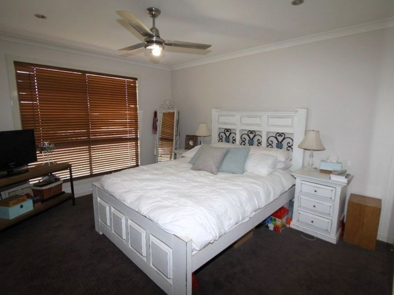 2/16 Lakeside Drive, Emerald QLD 4720