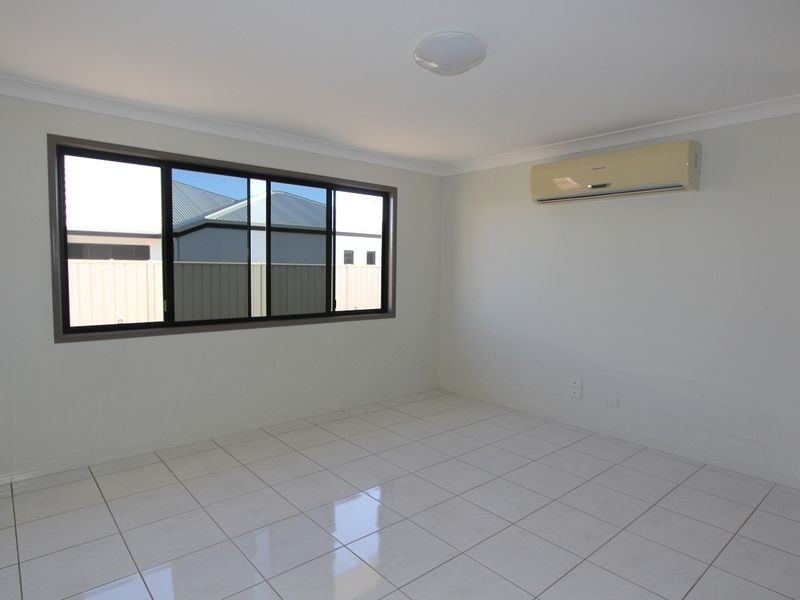 Unit 2/2 Morgan Place, Emerald QLD 4720
