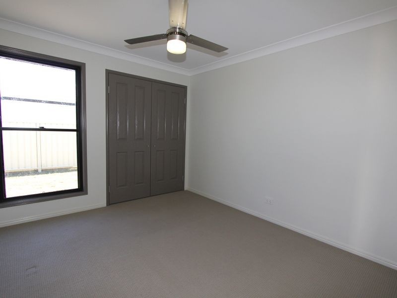 Unit 2/2 Morgan Place, Emerald QLD 4720
