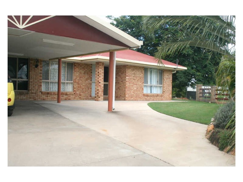 34 Cowan Crescent, Emerald QLD 4720