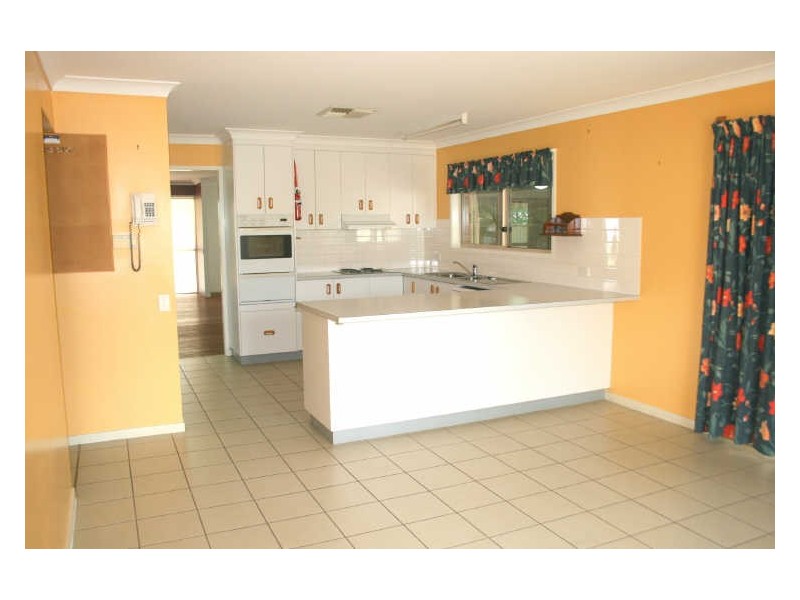34 Cowan Crescent, Emerald QLD 4720