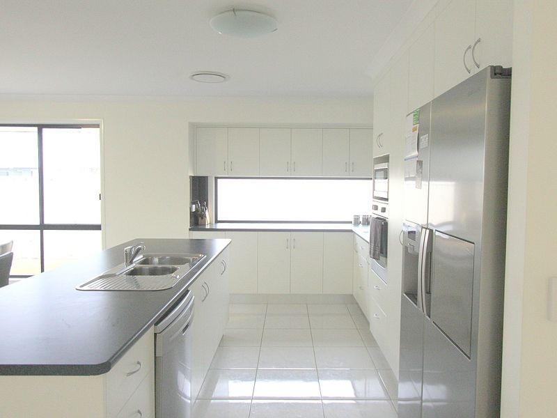 2 Sewell Street, Emerald QLD 4720