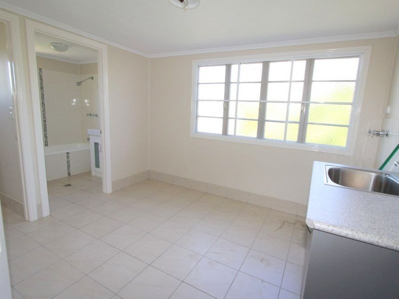 10 Roundtree Dr, Emerald QLD 4720
