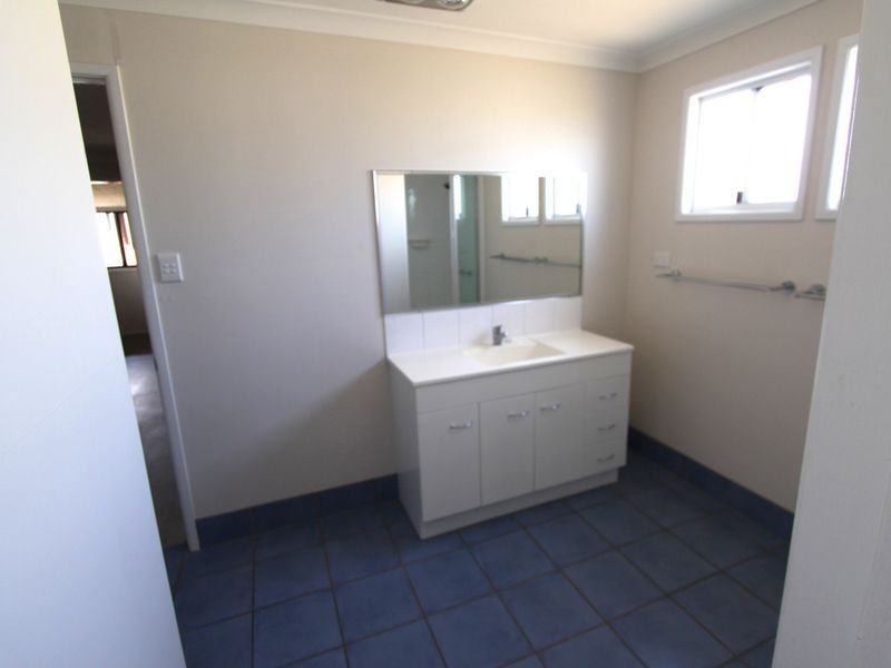 25 Gordon Street, Capella QLD 4723