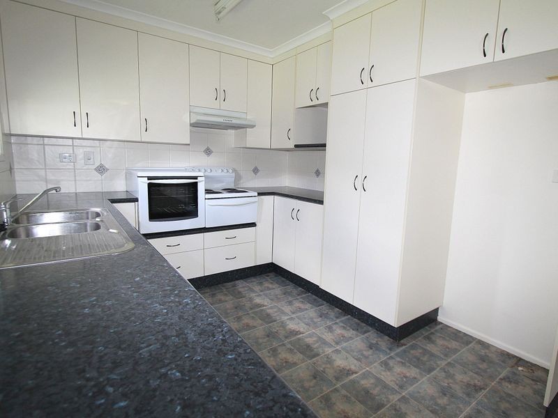 7 Gibson Grove, Emerald QLD 4720