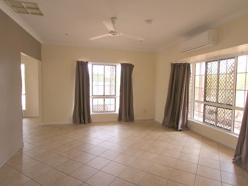 17 Quinn St, Emerald QLD 4720