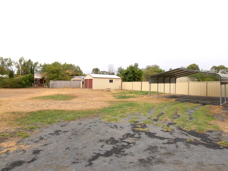 17 Quinn St, Emerald QLD 4720