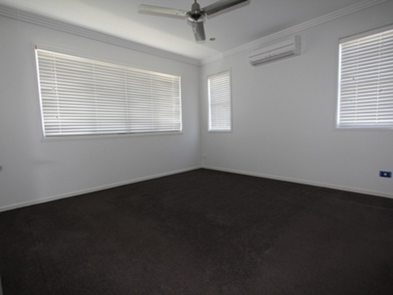 Unit 11/20-24 Mooney Crescent, Emerald QLD 4720