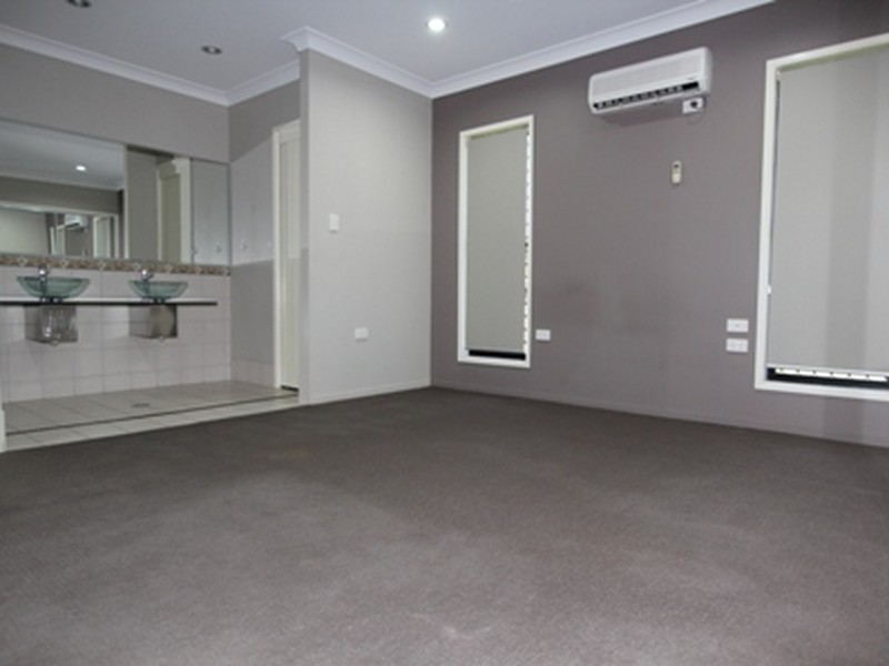 Unit 1/228 Borilla Street, Emerald QLD 4720