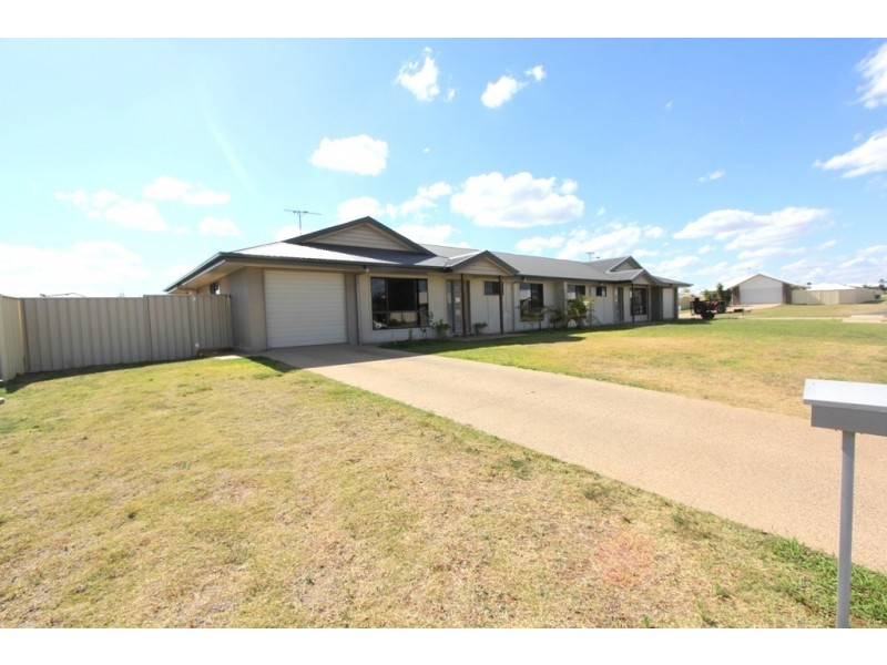 Unit 1/16 Lakeside Drive, Emerald QLD 4720