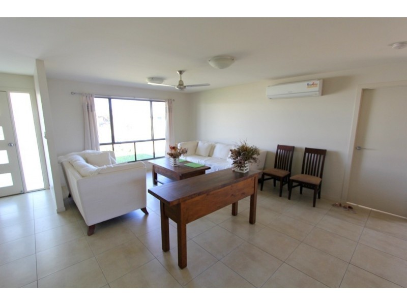 Unit 1/16 Lakeside Drive, Emerald QLD 4720