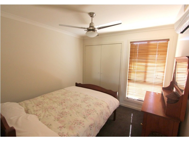 Unit 1/16 Lakeside Drive, Emerald QLD 4720