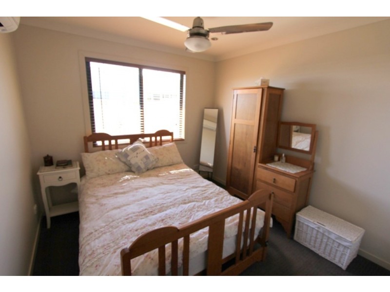 Unit 1/16 Lakeside Drive, Emerald QLD 4720