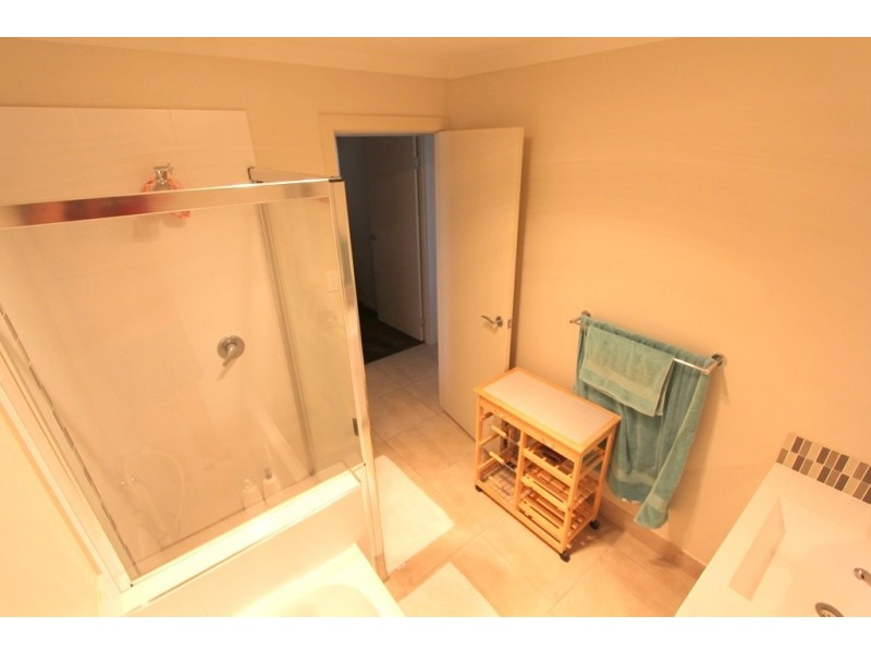 Unit 1/16 Lakeside Drive, Emerald QLD 4720