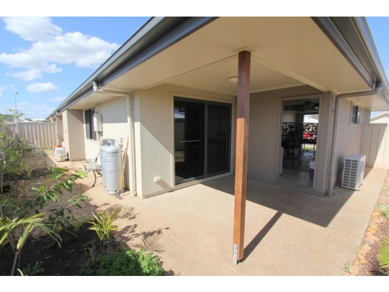 Unit 1/16 Lakeside Drive, Emerald QLD 4720