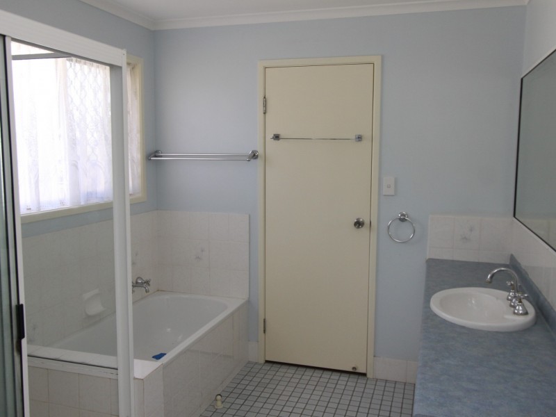 5 Barbara Crt, Emerald QLD 4720