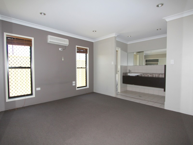 Unit 2/228 Borilla Street, Emerald QLD 4720