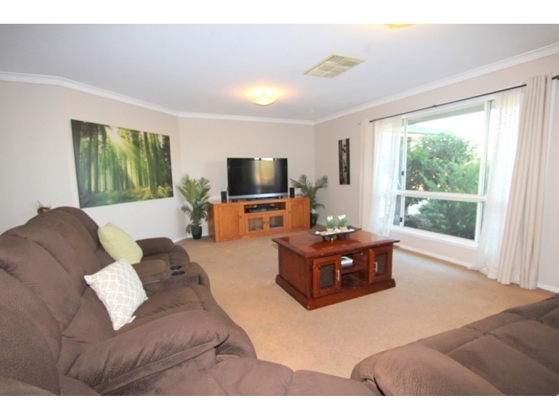 76 Park Ave, Emerald QLD 4720